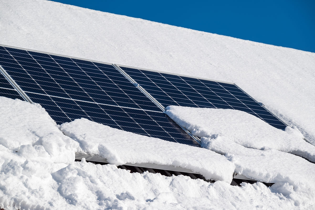 Clearing Snow from Solar Panels - Is it worth it? 