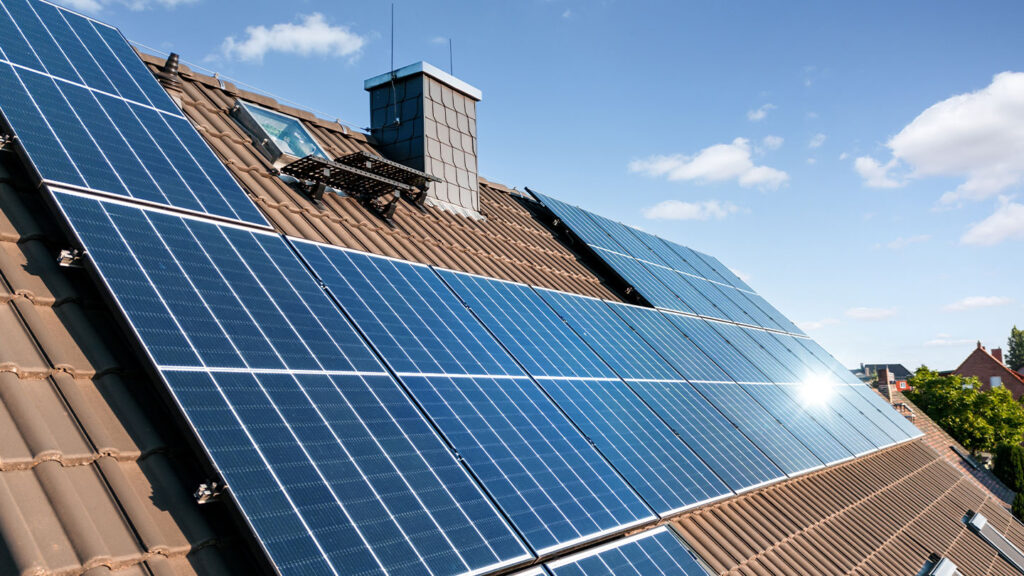 Solar-PV-vs-Solar-Thermal two main types of solar power systems